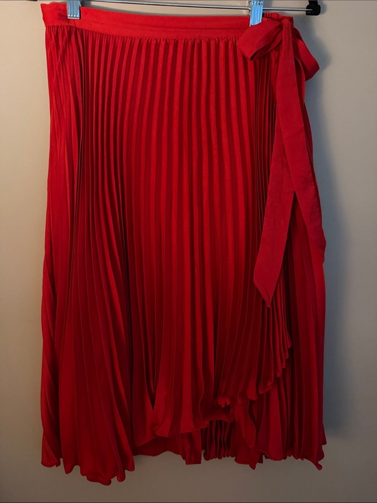 Banana Republic Dresses & Skirts - Banana Republic Factory Bright Red Pleated Skirt with Side Tie Waist Size Medium